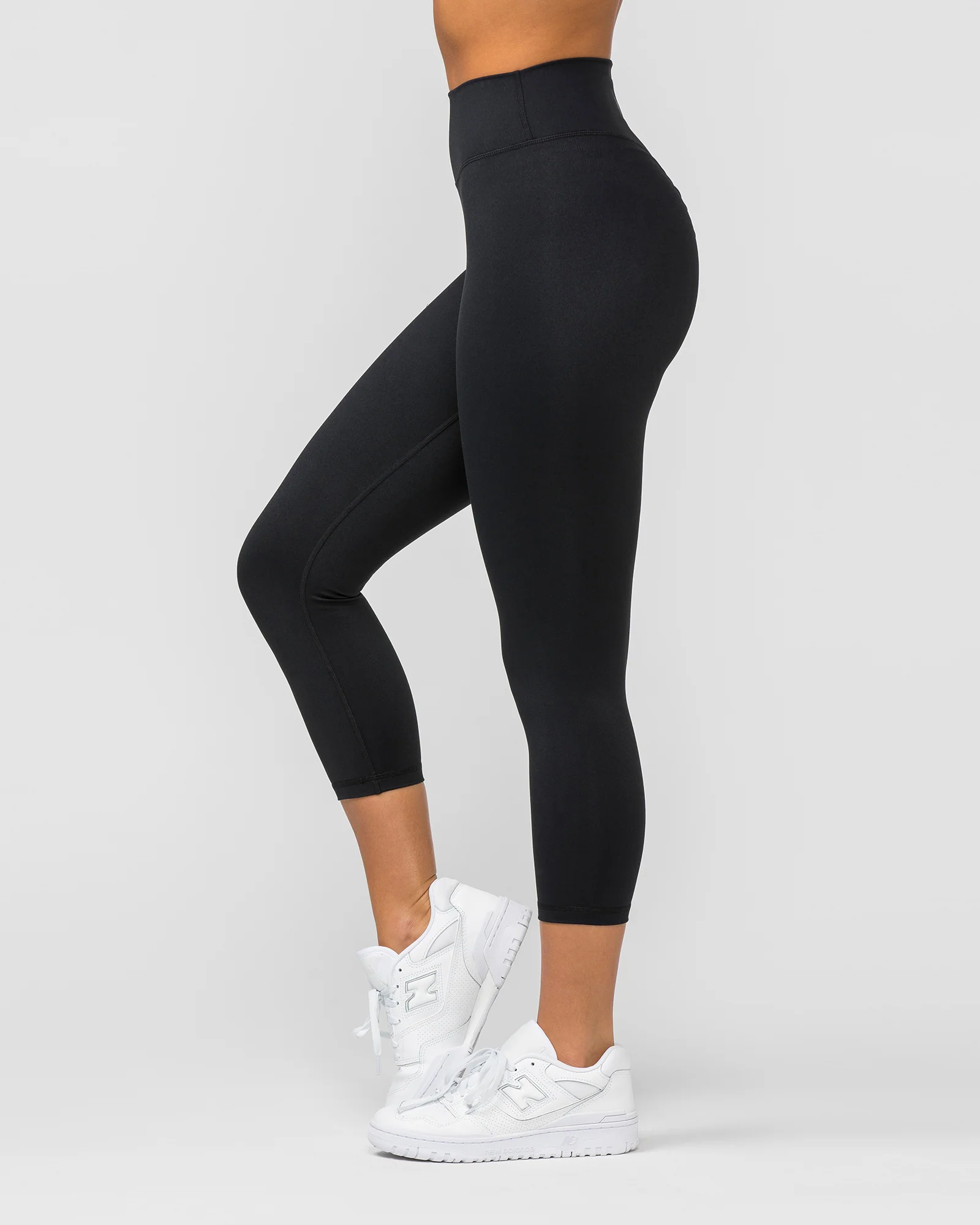 Signature Scrunch 7/8 Leggings - Black - Image 4