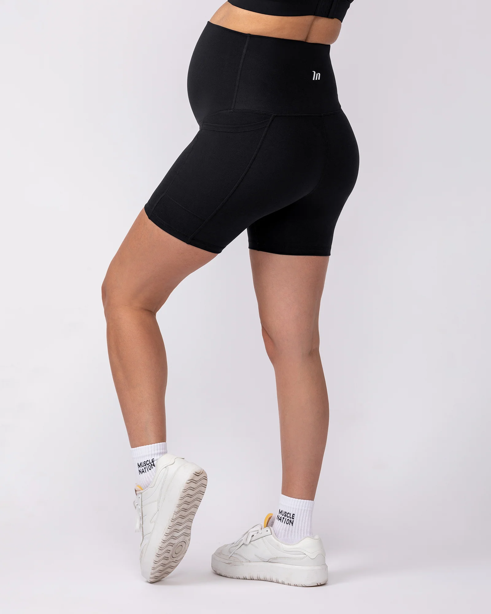 Maternity Everyday Pocket Bike Shorts - Black - Image 4