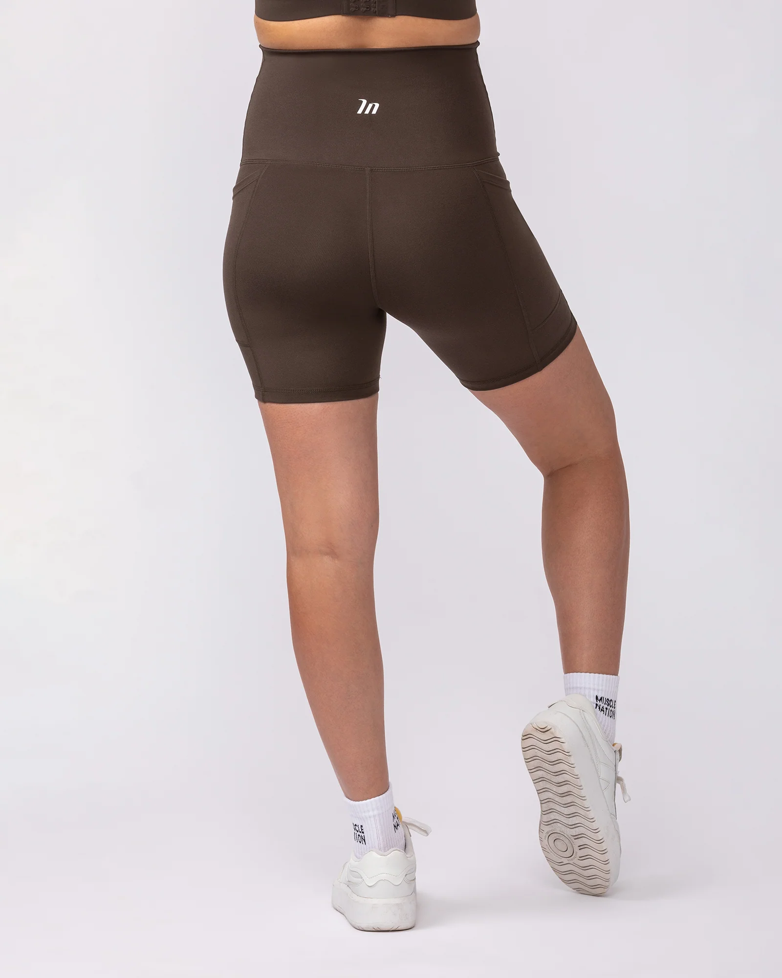 Maternity Everyday Pocket Bike Shorts - Deep Brown - Image 5
