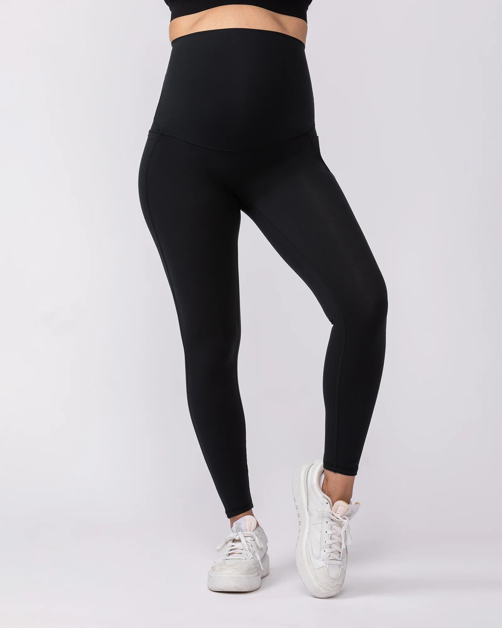 Maternity Everyday Pocket Leggings - Black - Image 3